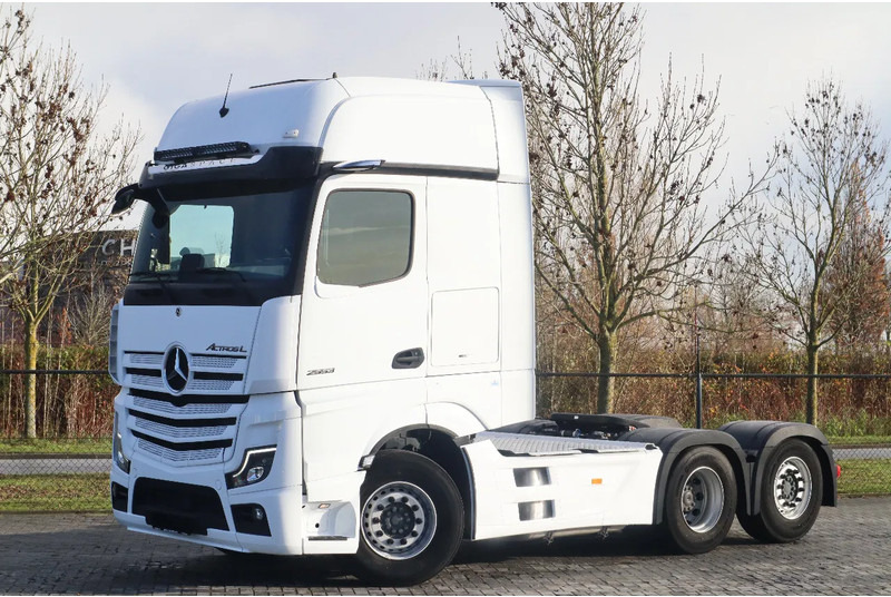 Mercedes-Benz Actros 2553 | 6X2 | FULL AIR | RETARDER | 33.000 KM! | EURO 6 - Камион влекач: слика 1 Mercedes-Benz Actros 2553 | 6X2 | FULL AIR | RETARDER | 33.000 KM! | EURO 6 - Камион влекач: слика 1