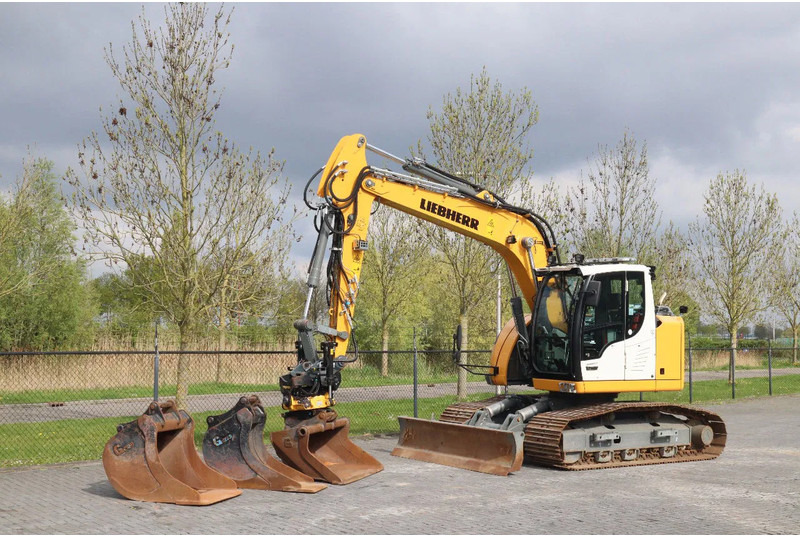 Liebherr R914 COMPACT S | ROTOTILT | 3X BUCKET | DOZERBLADE - Багер гасеничар: слика 2 Liebherr R914 COMPACT S | ROTOTILT | 3X BUCKET | DOZERBLADE - Багер гасеничар: слика 2
