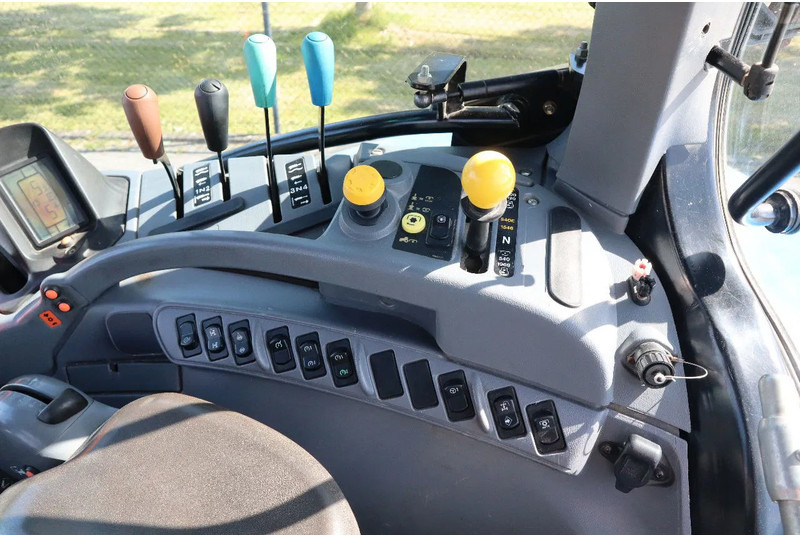 Трактор New Holland TS135A | 40 KM/H | 4X4 | SUPERSTEER: слика 20
