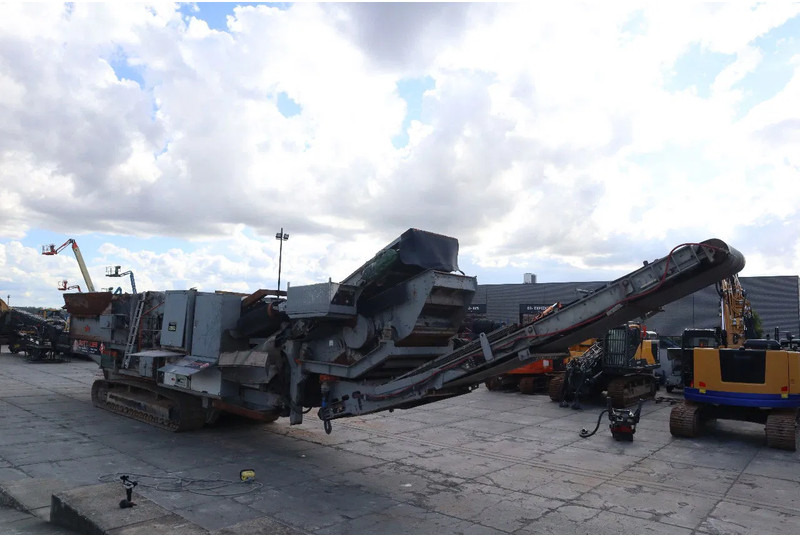 SBM REMAX 1218 E/D | REMOTE | CRUSHER | INCL. PARTS CONTAINER - Мобилна дробилка: слика 4 SBM REMAX 1218 E/D | REMOTE | CRUSHER | INCL. PARTS CONTAINER - Мобилна дробилка: слика 4