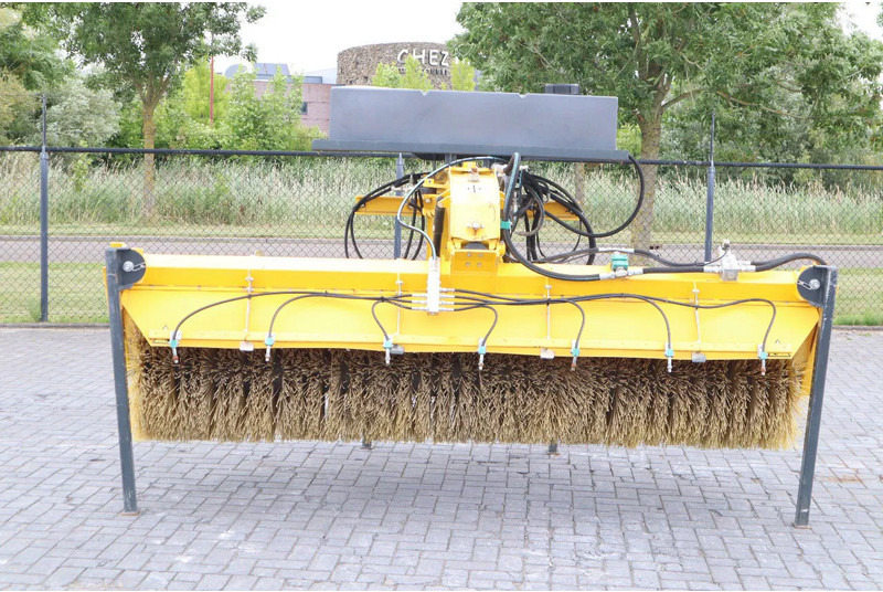 STARK RSW 3000 S | SWEEPER | BRUSH | KEHRMASCHINE | WATER SPRAY - Метла: слика 2 STARK RSW 3000 S | SWEEPER | BRUSH | KEHRMASCHINE | WATER SPRAY - Метла: слика 2