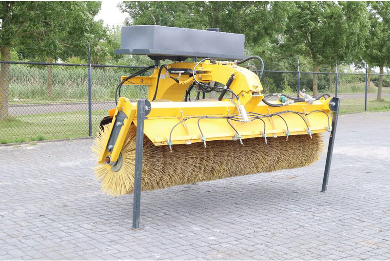 STARK RSW 3000 S | SWEEPER | BRUSH | KEHRMASCHINE | WATER SPRAY - Метла: слика 3 STARK RSW 3000 S | SWEEPER | BRUSH | KEHRMASCHINE | WATER SPRAY - Метла: слика 3
