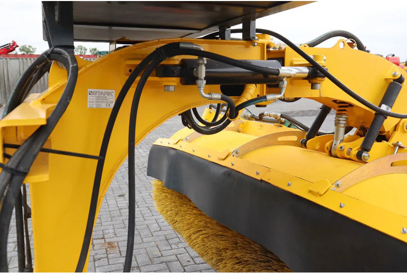 STARK RSW 3000 S | SWEEPER | BRUSH | KEHRMASCHINE | WATER SPRAY - Метла: слика 5 STARK RSW 3000 S | SWEEPER | BRUSH | KEHRMASCHINE | WATER SPRAY - Метла: слика 5