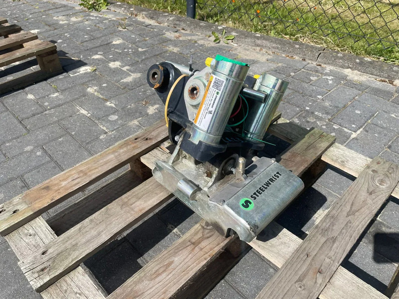 Sanderson STEELWRIST TMX S30 -180HA | TILT QUICKCOUPLER | TILTING COUPLER | NEW - Тилтротатор за Градежна машина: слика 1 Sanderson STEELWRIST TMX S30 -180HA | TILT QUICKCOUPLER | TILTING COUPLER | NEW - Тилтротатор за Градежна машина: слика 1