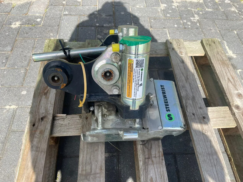 Sanderson STEELWRIST TMX S30 -180HA | TILT QUICKCOUPLER | TILTING COUPLER | NEW - Тилтротатор за Градежна машина: слика 2 Sanderson STEELWRIST TMX S30 -180HA | TILT QUICKCOUPLER | TILTING COUPLER | NEW - Тилтротатор за Градежна машина: слика 2