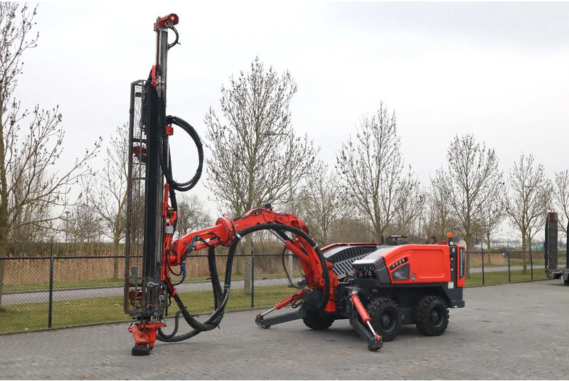 Sandvik 2 PIECES COMMANDO DC 300 RI S5 | ONLY 470 DRILLING HOURS - Машина за бушење: слика 2 Sandvik 2 PIECES COMMANDO DC 300 RI S5 | ONLY 470 DRILLING HOURS - Машина за бушење: слика 2