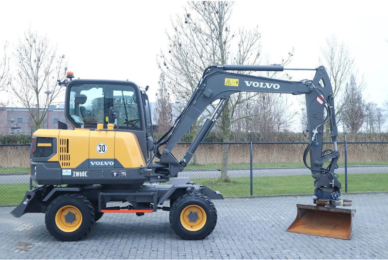 Volvo EW60E | DEMO | 30 KM/H | ROTOTILT + GRIPPER | BUCKET - Багер на тркала: слика 4 Volvo EW60E | DEMO | 30 KM/H | ROTOTILT + GRIPPER | BUCKET - Багер на тркала: слика 4