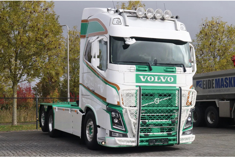 Volvo FH 16.750 | 6X2*4 | RETARDER | STEERING AXLE | JOAB HOOK | EURO 6 - Камион со кука за подигање: слика 2 Volvo FH 16.750 | 6X2*4 | RETARDER | STEERING AXLE | JOAB HOOK | EURO 6 - Камион со кука за подигање: слика 2