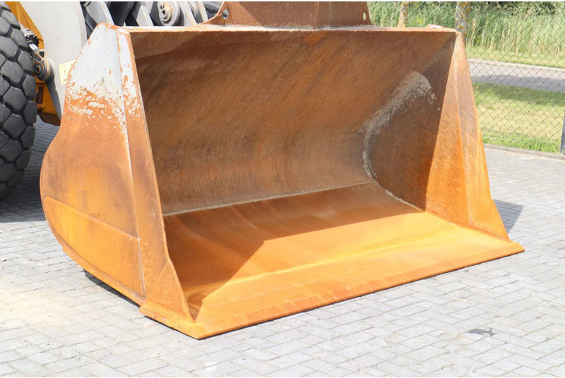 Натоварувач на тркала Volvo L70E | BUCKET | QUICK COUPLER | EXTRA FUNCT | AIRCO: слика 12
