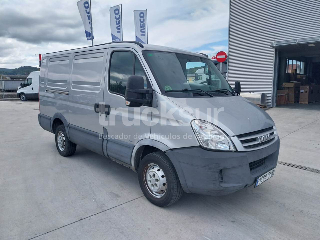 IVECO DAILY 35S12 7M3 - Комбе фургон: слика 2 IVECO DAILY 35S12 7M3 - Комбе фургон: слика 2