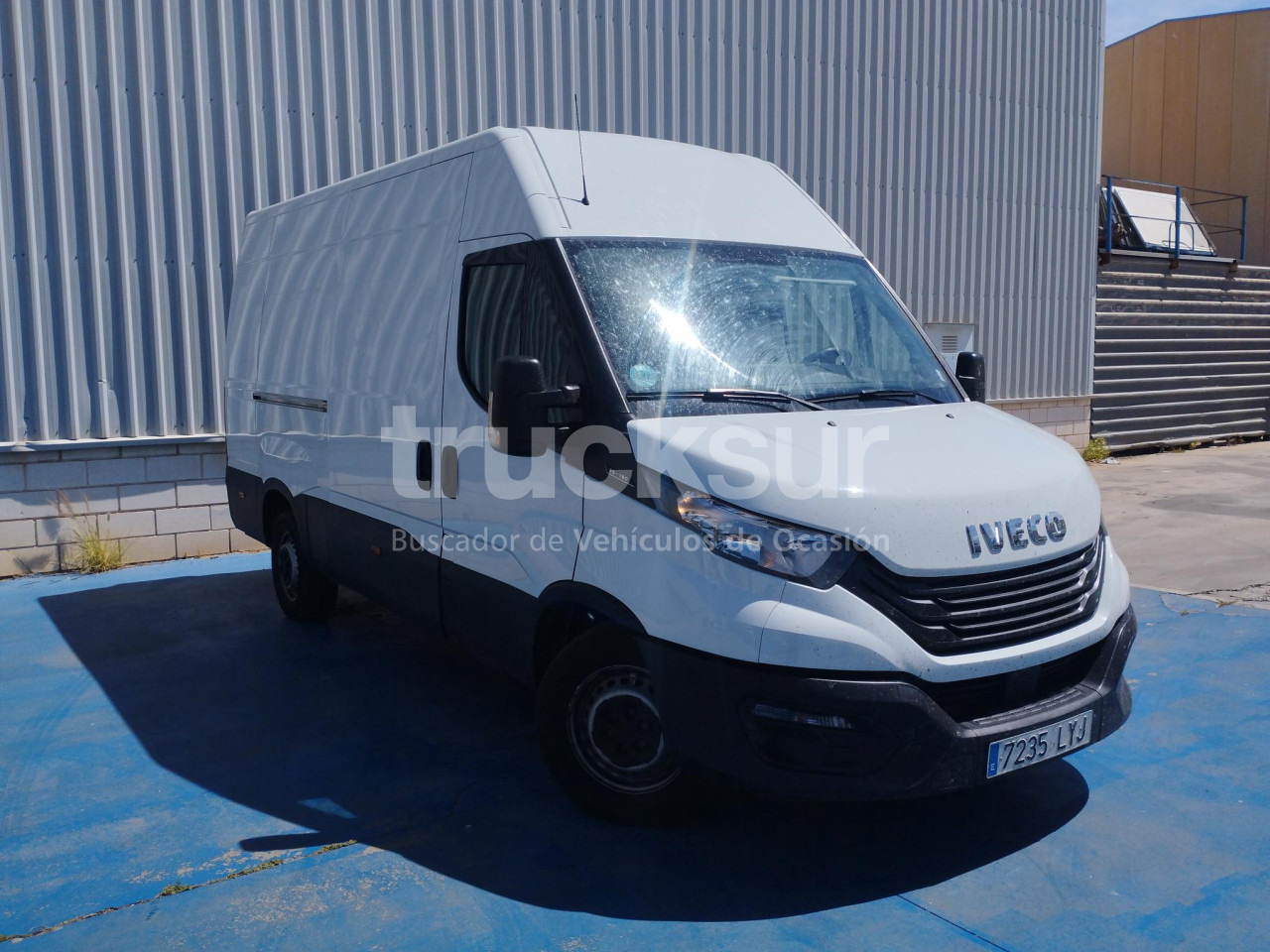 IVECO DAILY 35S16 F 12M3 - Комбе фургон: слика 2 IVECO DAILY 35S16 F 12M3 - Комбе фургон: слика 2