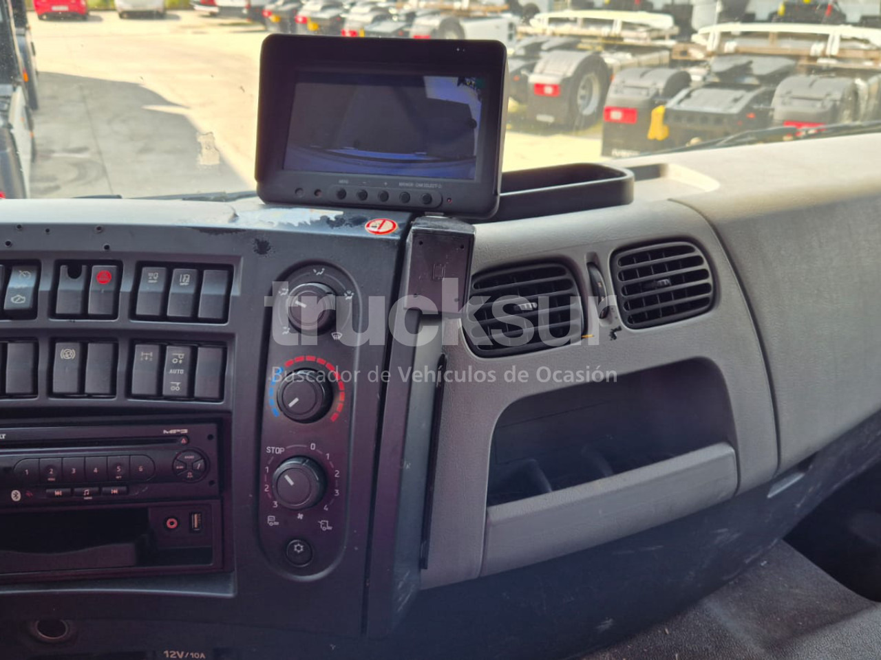 RENAULT D320.26 - Камион со церада: слика 4 RENAULT D320.26 - Камион со церада: слика 4