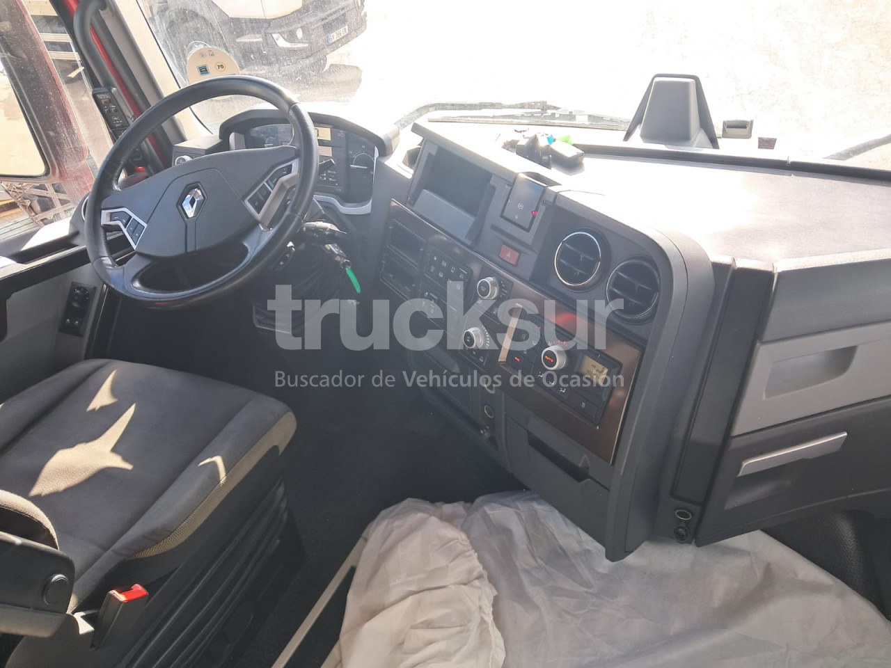 Камион со кабинска шасија RENAULT T480 HIGH SLEEPER CAB 6X2*4 ejes 6x2*4: слика 9