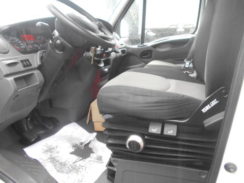 Комбе ладилник Iveco Daily 35C17: слика 10