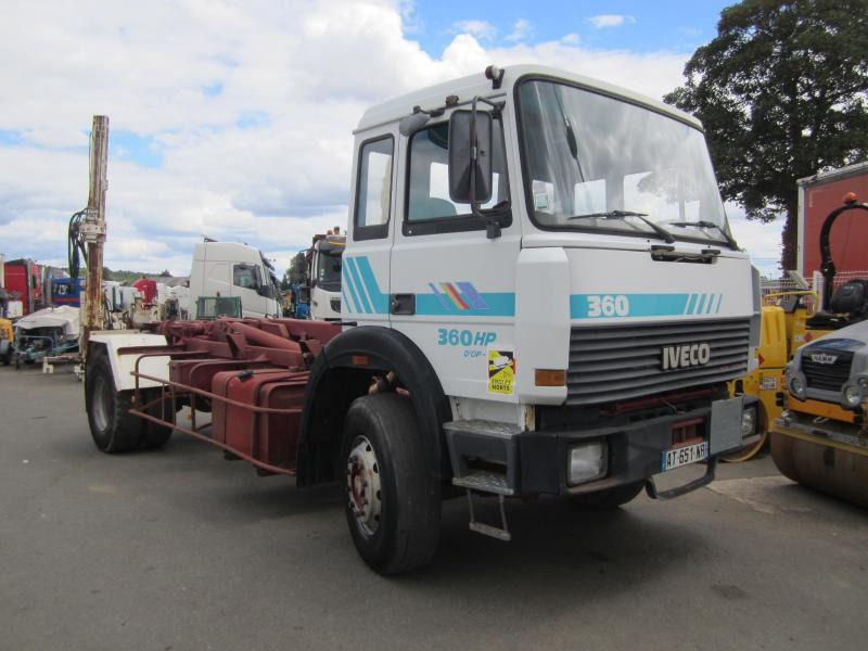 Iveco Unic - Камион со кука за подигање: слика 1 Iveco Unic - Камион со кука за подигање: слика 1