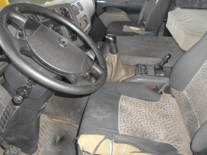 Interior photo 1: Камион со церада Renault Premium 280 DXI