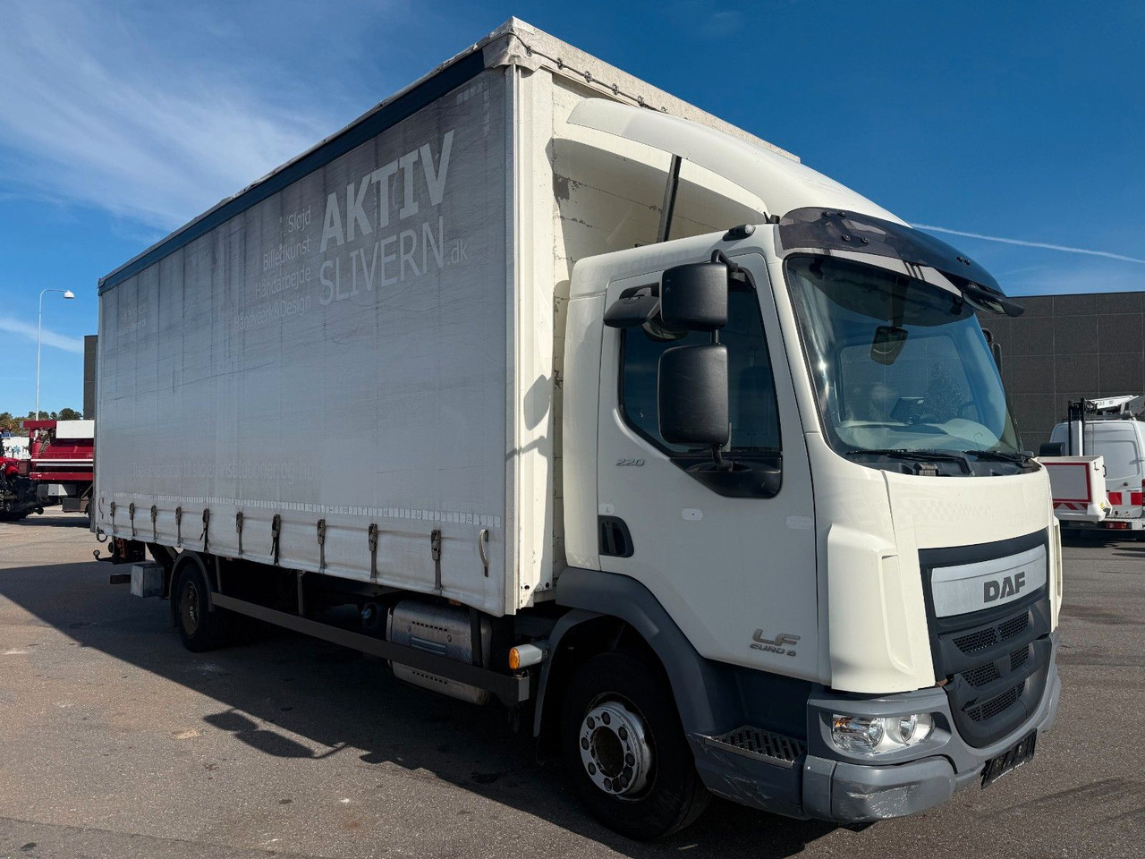 DAF LF 45 /220 4x2 Curtainsider and Taillift Euro 6 - Камион со церада: слика 2 DAF LF 45 /220 4x2 Curtainsider and Taillift Euro 6 - Камион со церада: слика 2