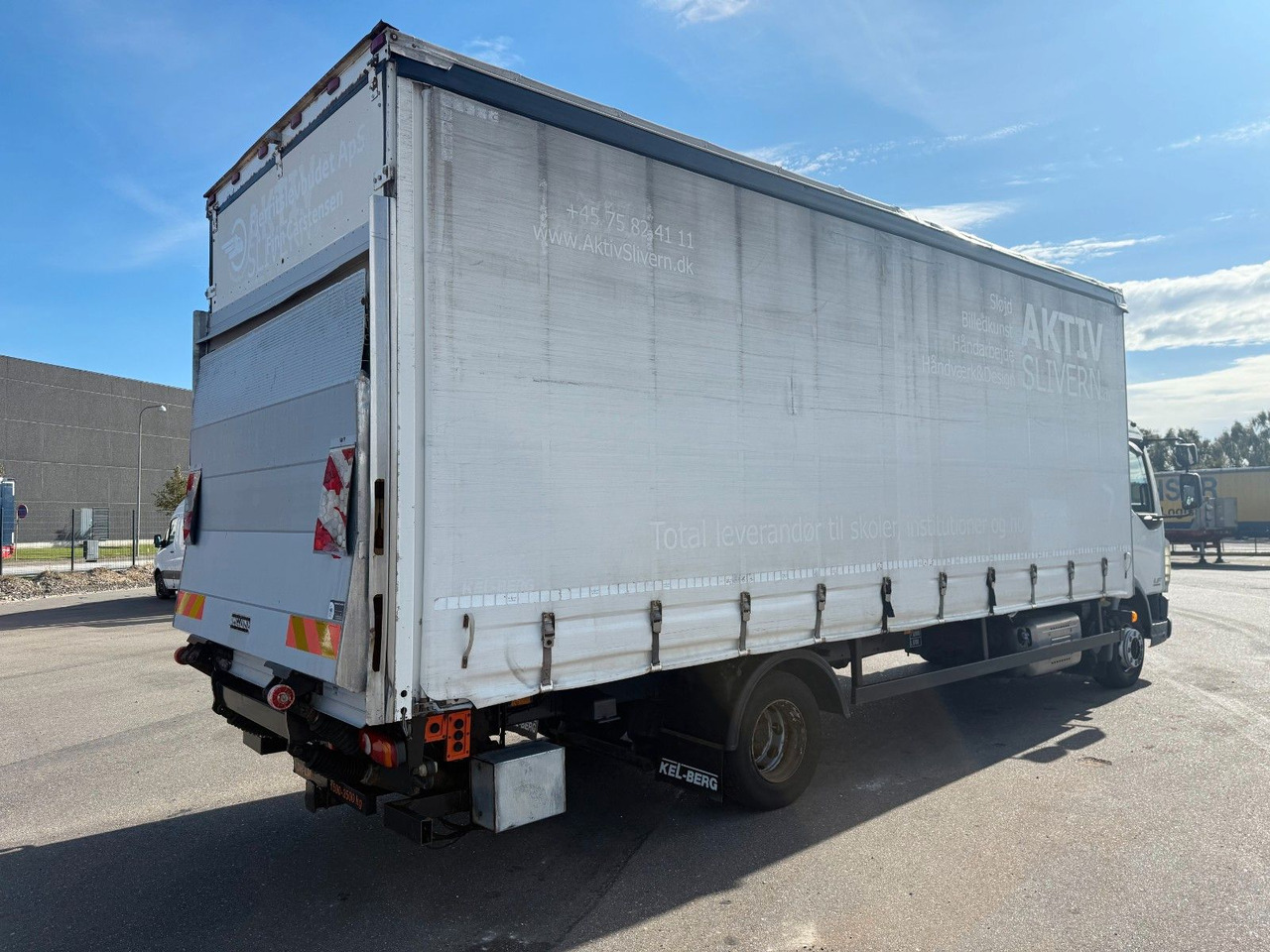 DAF LF 45 /220 4x2 Curtainsider and Taillift Euro 6 - Камион со церада: слика 3 DAF LF 45 /220 4x2 Curtainsider and Taillift Euro 6 - Камион со церада: слика 3