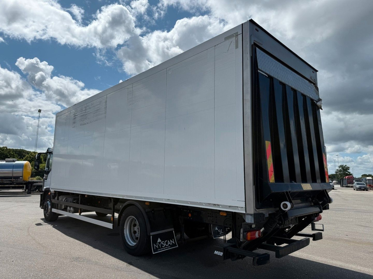 Iveco 180E32 4x2 Schmitz / Thermo King T-1200R Spectru Iveco 180E32 4x2 Schmitz / Thermo King T-1200R Spectru - Камион ладилник: слика 4 Iveco 180E32 4x2 Schmitz / Thermo King T-1200R Spectru Iveco 180E32 4x2 Schmitz / Thermo King T-1200R Spectru - Камион ладилник: слика 4