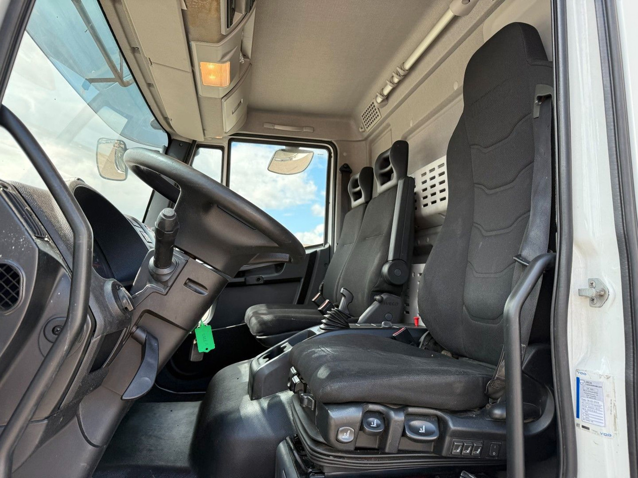 Iveco 180E32 4x2 Schmitz / Thermo King T-1200R Spectru Iveco 180E32 4x2 Schmitz / Thermo King T-1200R Spectru - Камион ладилник: слика 5 Iveco 180E32 4x2 Schmitz / Thermo King T-1200R Spectru Iveco 180E32 4x2 Schmitz / Thermo King T-1200R Spectru - Камион ладилник: слика 5