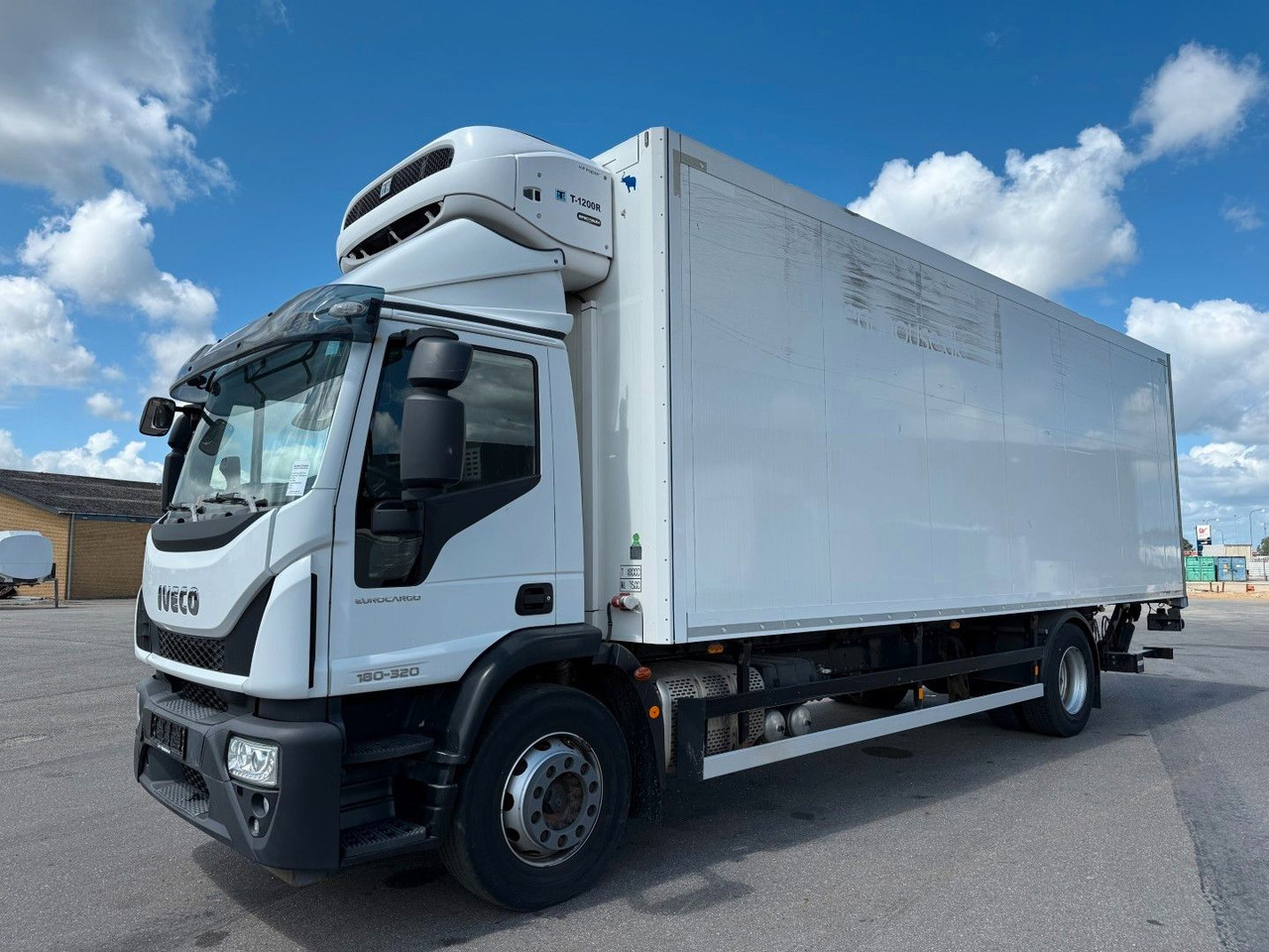 Iveco 180E32 4x2 Schmitz / Thermo King T-1200R Spectru Iveco 180E32 4x2 Schmitz / Thermo King T-1200R Spectru - Камион ладилник: слика 1 Iveco 180E32 4x2 Schmitz / Thermo King T-1200R Spectru Iveco 180E32 4x2 Schmitz / Thermo King T-1200R Spectru - Камион ладилник: слика 1