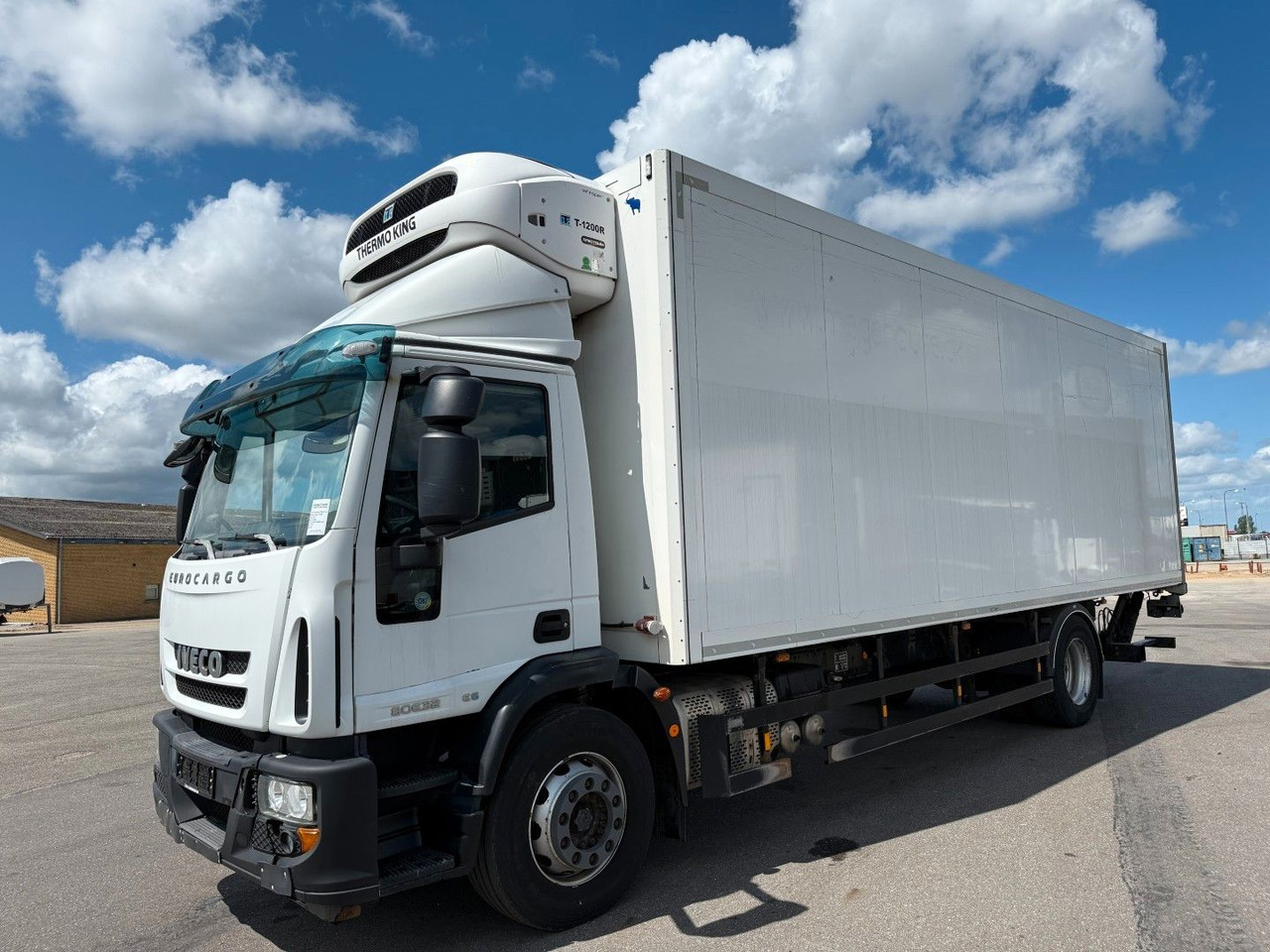 Iveco 180E32 Schmitz / Thermo King T-1200R Spectrum Iveco 180E32 Schmitz / Thermo King T-1200R Spectrum - Камион ладилник: слика 1 Iveco 180E32 Schmitz / Thermo King T-1200R Spectrum Iveco 180E32 Schmitz / Thermo King T-1200R Spectrum - Камион ладилник: слика 1