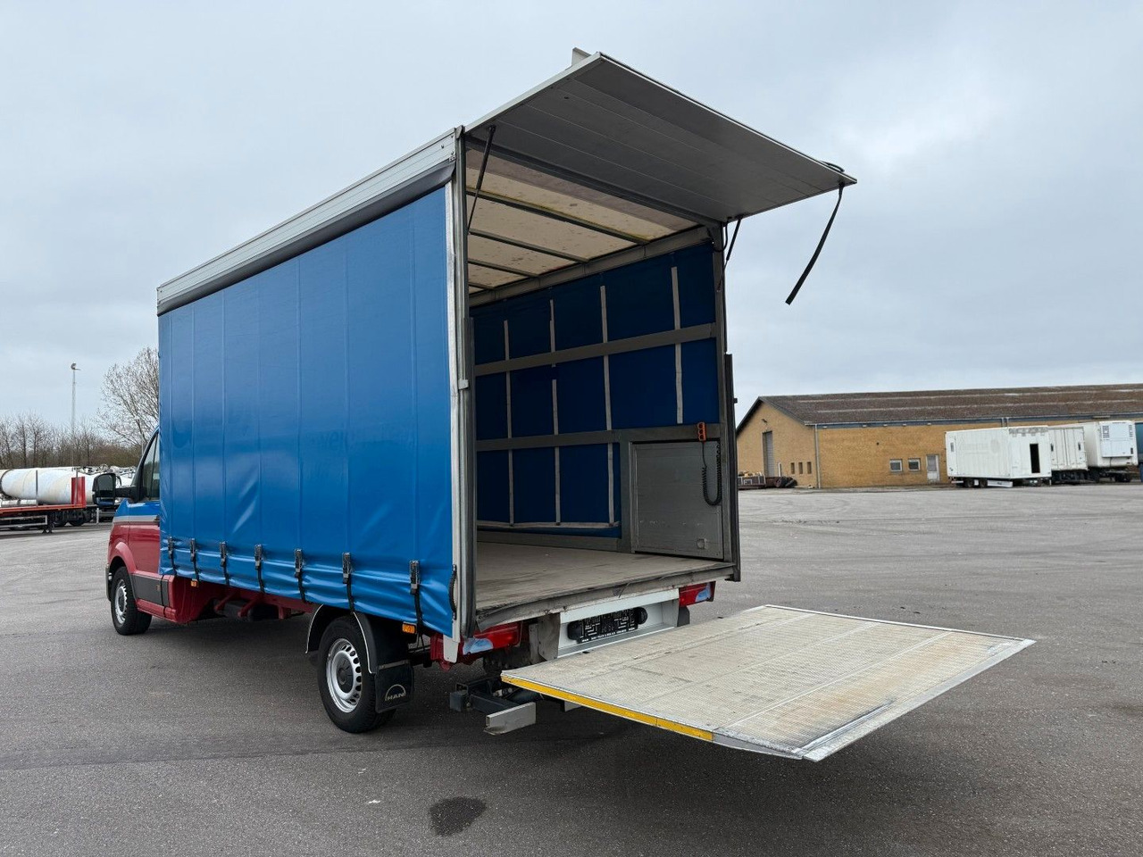MAN TGE 2.0 TDI 3.180 Plane - Automat - Zepro - AC - Комбе со церада: слика 5 MAN TGE 2.0 TDI 3.180 Plane - Automat - Zepro - AC - Комбе со церада: слика 5