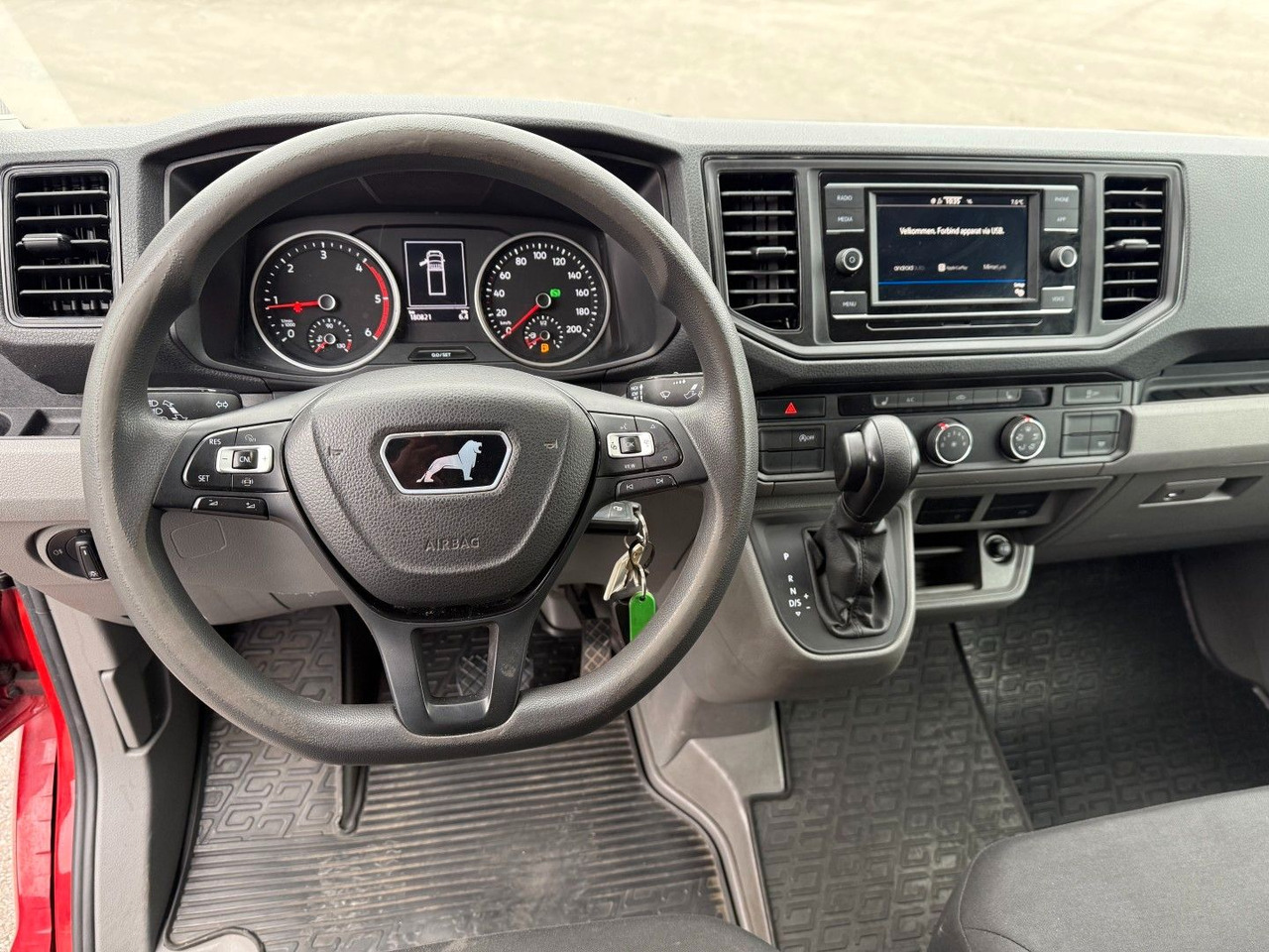 Interior photo 1: Комбе со церада MAN TGE 2.0 TDI 3.180 Plane - Automat - Zepro - AC Interior photo 1: Комбе со церада MAN TGE 2.0 TDI 3.180 Plane - Automat - Zepro - AC