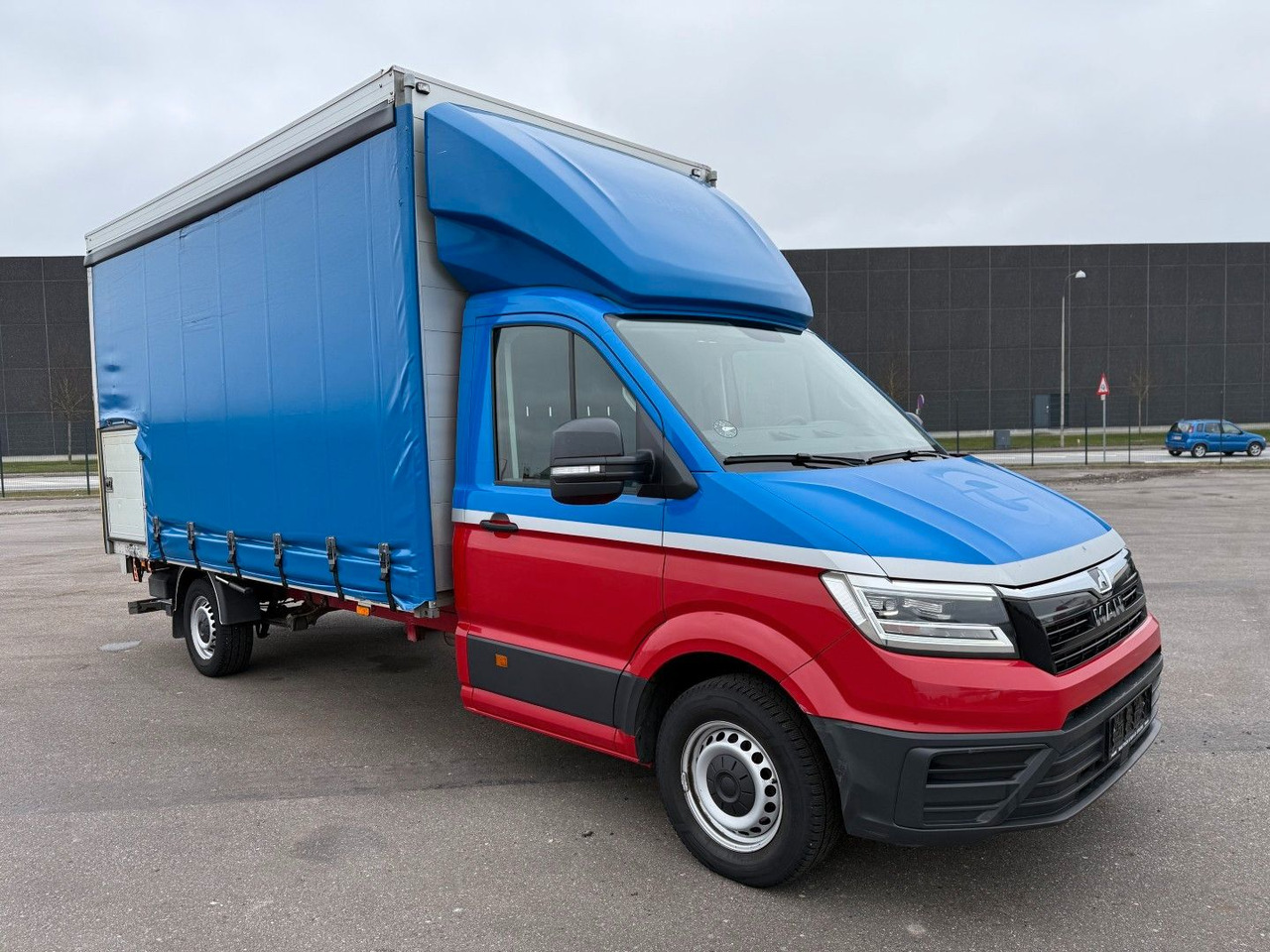 MAN TGE 2.0 TDI 3.180 Plane - Automat - Zepro - AC - Комбе со церада: слика 2 MAN TGE 2.0 TDI 3.180 Plane - Automat - Zepro - AC - Комбе со церада: слика 2