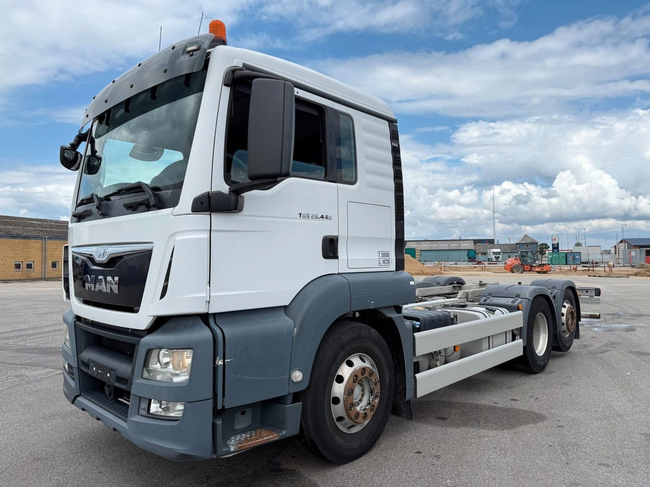 MAN TGS 26.440 6x2*4 Euro 6 ADR Chassis - Камион со кабинска шасија: слика 1 MAN TGS 26.440 6x2*4 Euro 6 ADR Chassis - Камион со кабинска шасија: слика 1