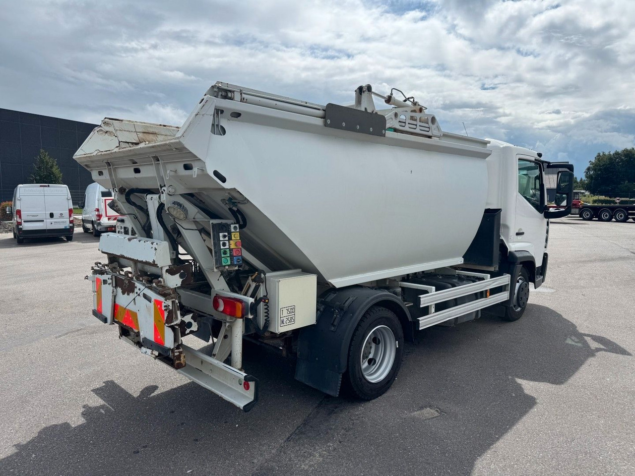 Renault D7.5 180 4x2 Semat/Techno Azimut 8 m3 Garbage - Камион за ѓубре: слика 3 Renault D7.5 180 4x2 Semat/Techno Azimut 8 m3 Garbage - Камион за ѓубре: слика 3