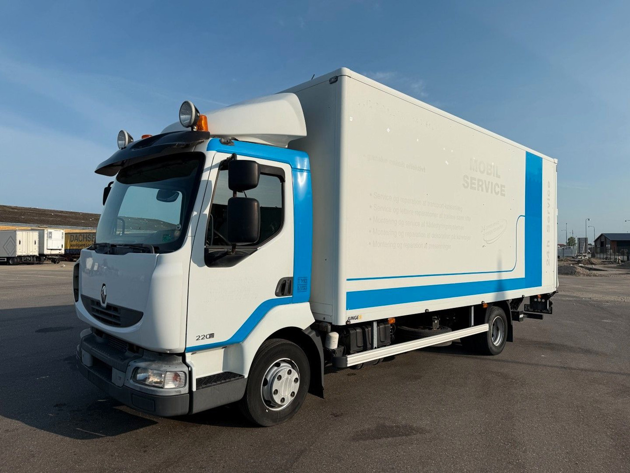Renault Midlum 220 DXI 4x2 6.0 Box / Koffer - Камион сандучар: слика 1 Renault Midlum 220 DXI 4x2 6.0 Box / Koffer - Камион сандучар: слика 1