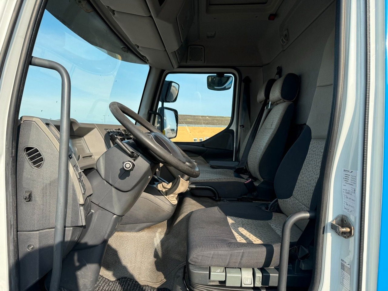 Renault Midlum 220 DXI 4x2 6.0 Box / Koffer - Камион сандучар: слика 5 Renault Midlum 220 DXI 4x2 6.0 Box / Koffer - Камион сандучар: слика 5