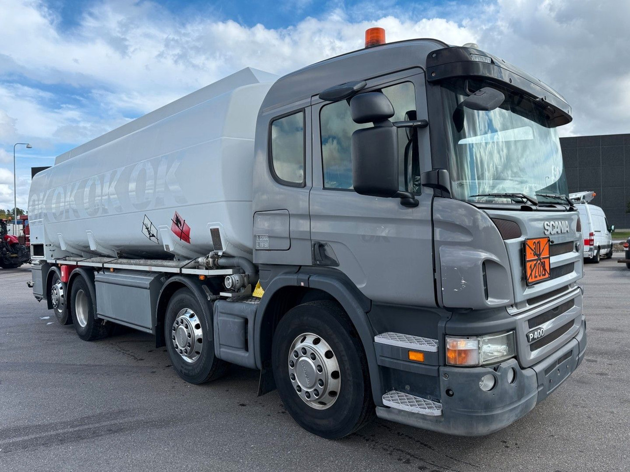 Scania P400 8x2*6 HMK Bilcon 24.000 l. ADR Euro 5 - Камион цистерна: слика 2 Scania P400 8x2*6 HMK Bilcon 24.000 l. ADR Euro 5 - Камион цистерна: слика 2