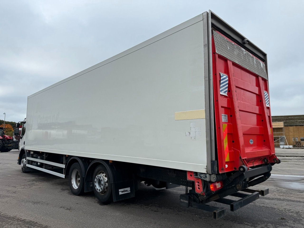 Volvo FE320 6x2*4 TK T1200-R Spectrum 9,80 m. koffer - Камион ладилник: слика 4 Volvo FE320 6x2*4 TK T1200-R Spectrum 9,80 m. koffer - Камион ладилник: слика 4
