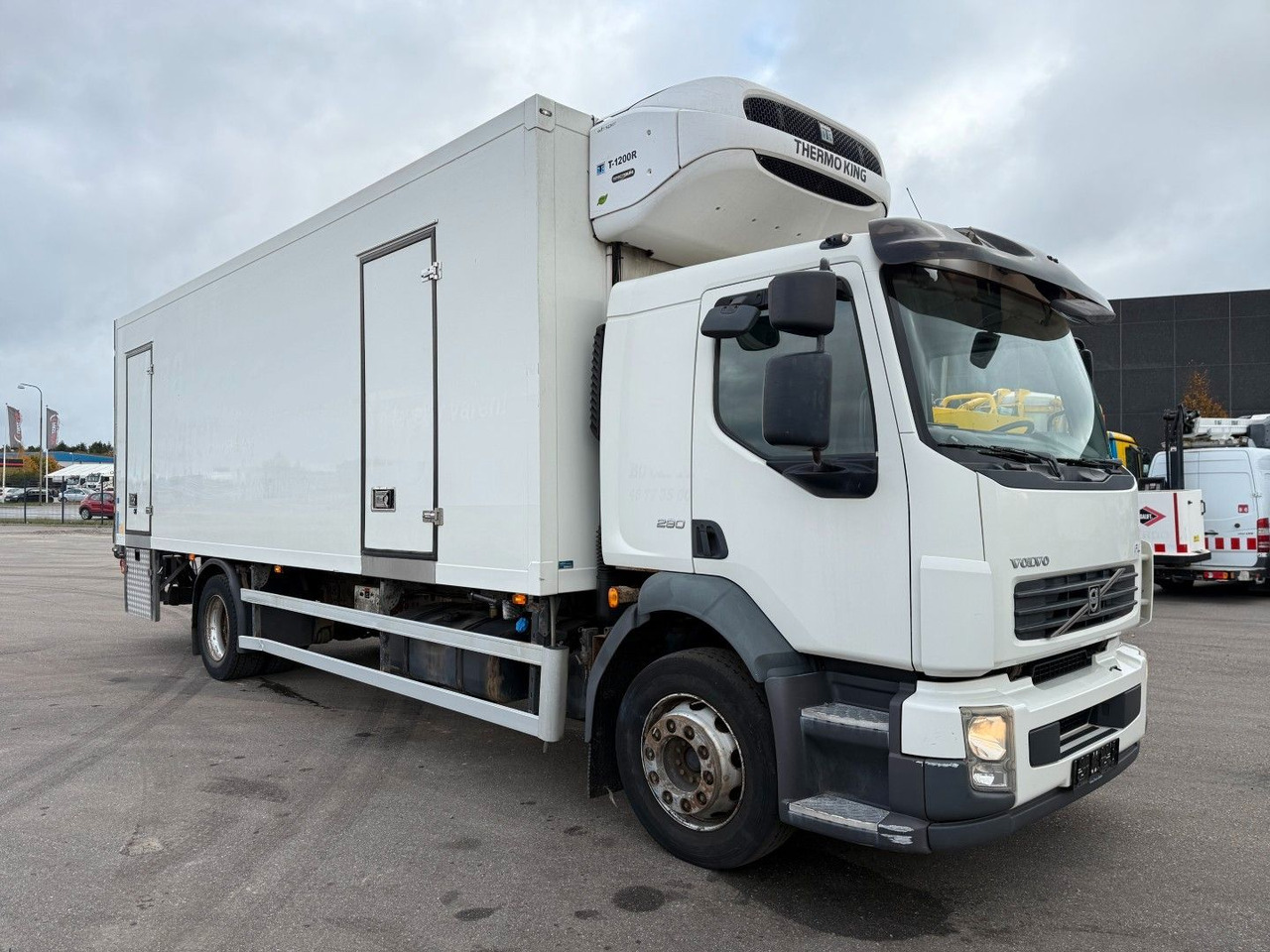 Volvo FL290 4x2 Thermo King T1200-R Euro 5 - Камион ладилник: слика 2 Volvo FL290 4x2 Thermo King T1200-R Euro 5 - Камион ладилник: слика 2