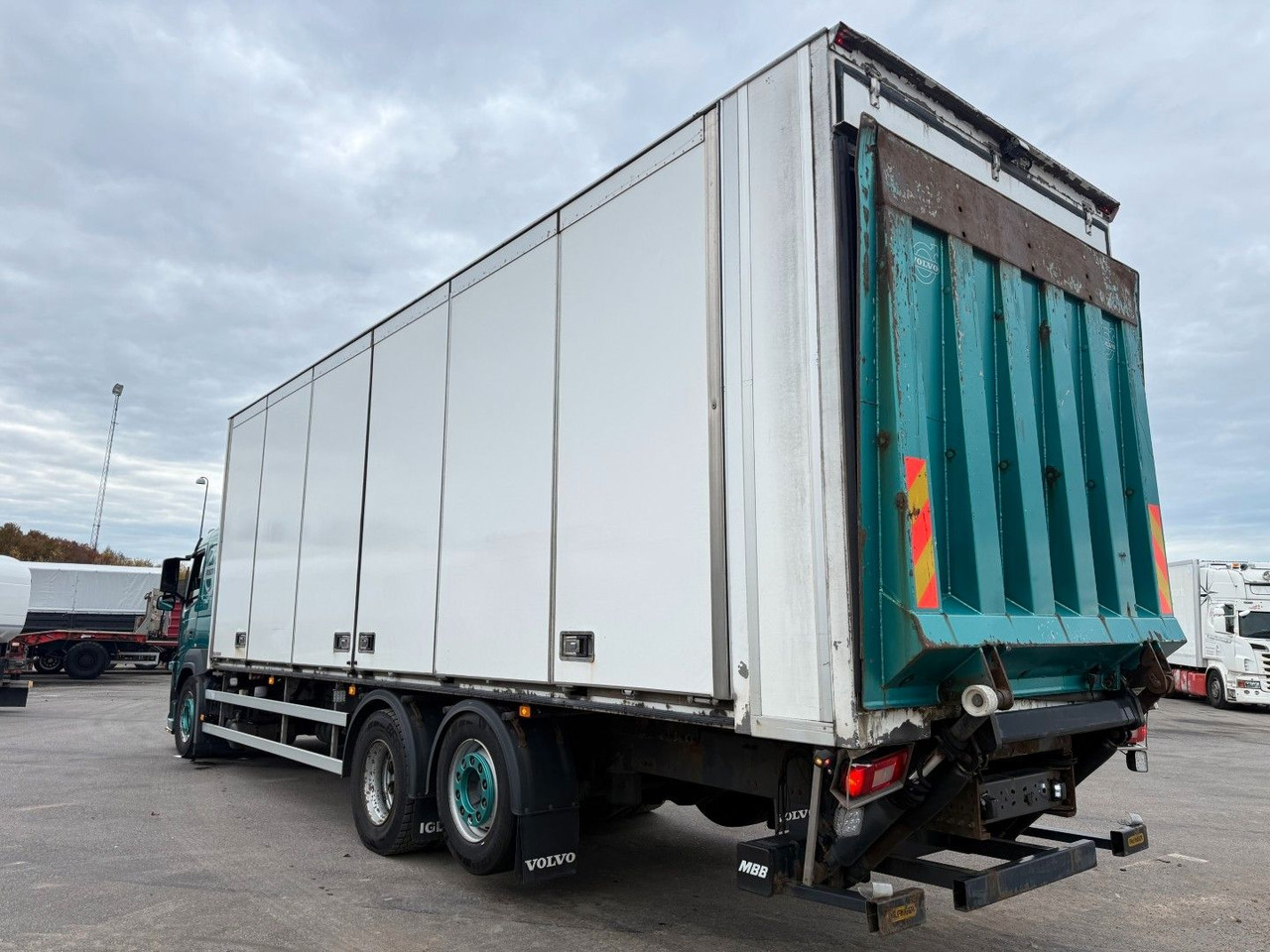 Volvo FM330 6x2*4 Carrier Supra 1050 Nordic - Камион ладилник: слика 4 Volvo FM330 6x2*4 Carrier Supra 1050 Nordic - Камион ладилник: слика 4