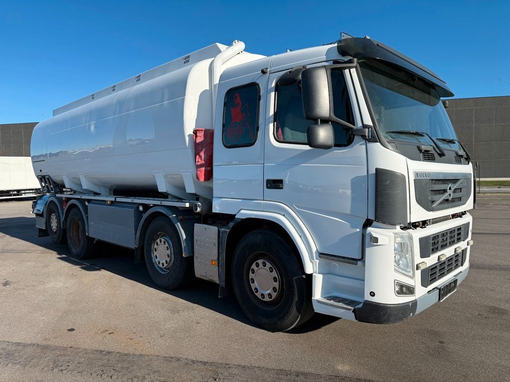 Volvo FM460 8x2*6 24.000 l. ADR Tank Volvo FM460 8x2*6 24.000 l. ADR Tanktruck - Камион цистерна: слика 2 Volvo FM460 8x2*6 24.000 l. ADR Tank Volvo FM460 8x2*6 24.000 l. ADR Tanktruck - Камион цистерна: слика 2