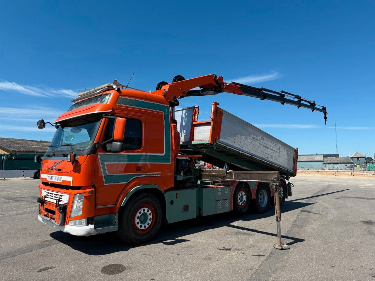 Volvo FM500 8x2*6 Crane HMF 2620 K5 Pendel Tipper - Камион со кран: слика 1 Volvo FM500 8x2*6 Crane HMF 2620 K5 Pendel Tipper - Камион со кран: слика 1