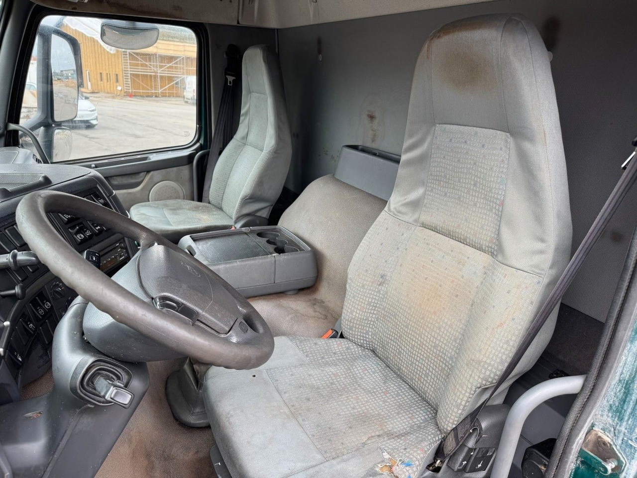 Volvo FM9 380 6x2*4 Tiertransporter / Livestock - Камион за коњи: слика 5 Volvo FM9 380 6x2*4 Tiertransporter / Livestock - Камион за коњи: слика 5