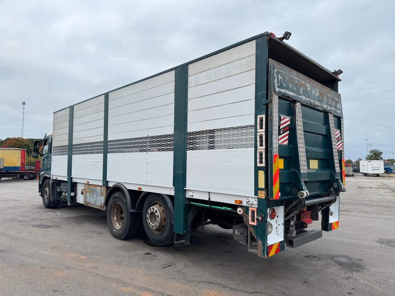 Volvo FM9 380 6x2*4 Tiertransporter / Livestock - Камион за коњи: слика 4 Volvo FM9 380 6x2*4 Tiertransporter / Livestock - Камион за коњи: слика 4