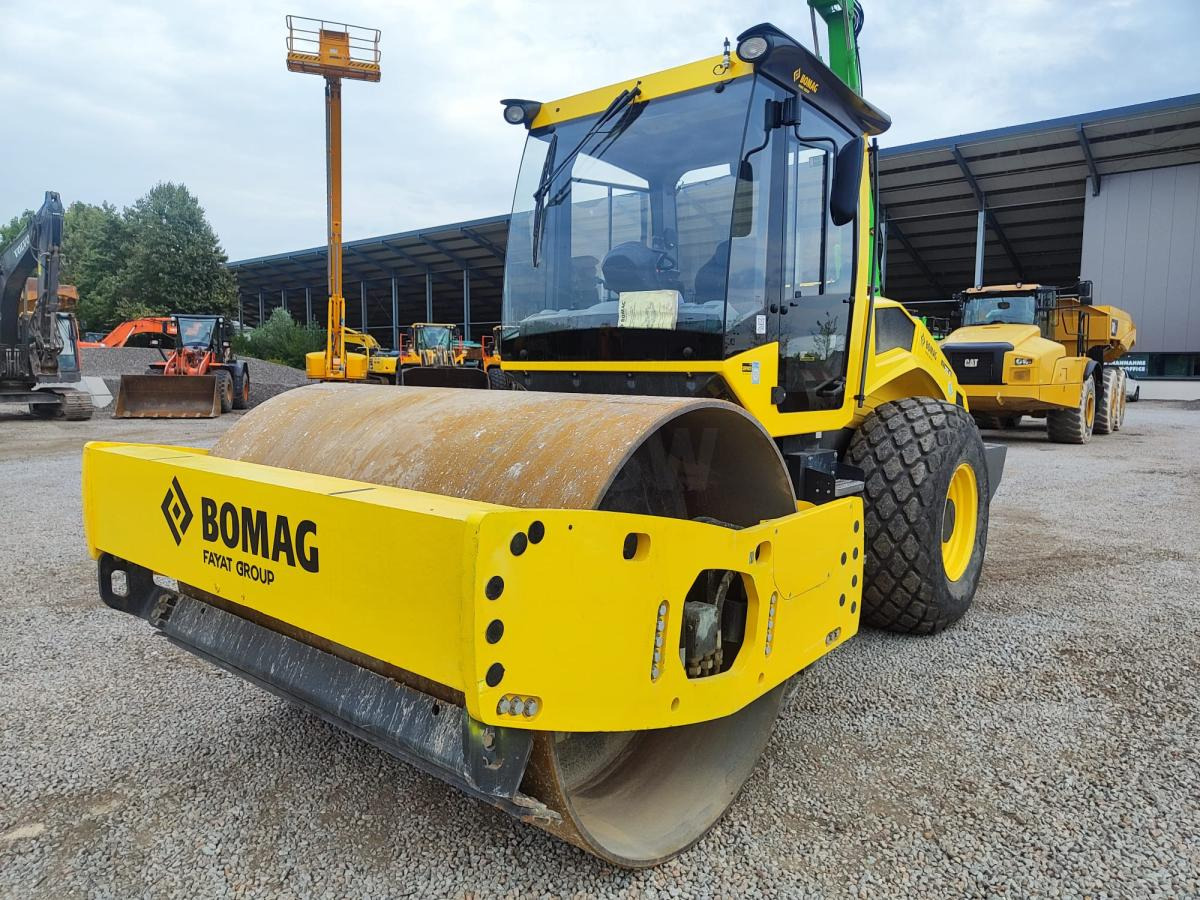 Bomag BW 213 D-5 - Компактор: слика 2 Bomag BW 213 D-5 - Компактор: слика 2