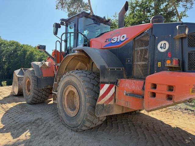 Hitachi ZW310-6 - Натоварувач на тркала: слика 1 Hitachi ZW310-6 - Натоварувач на тркала: слика 1