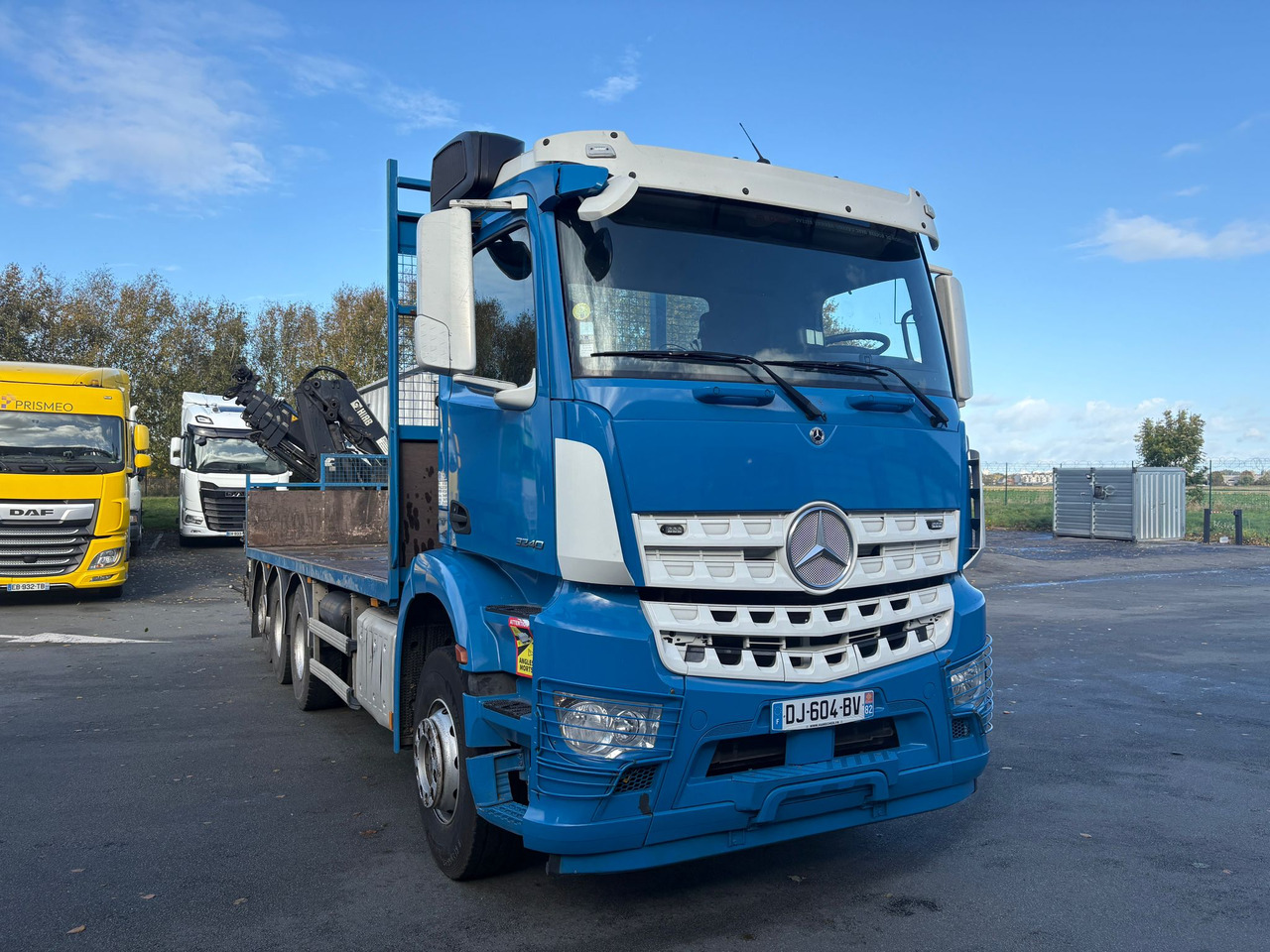 Mercedes Arocs 3240 - Камион со платформа: слика 2 Mercedes Arocs 3240 - Камион со платформа: слика 2