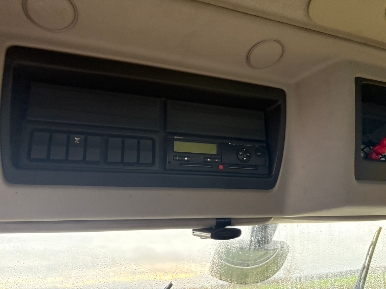 Камион со платформа Renault Premium 370 DXI: слика 12