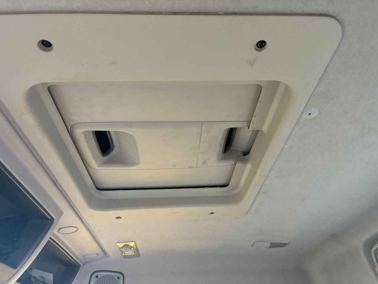 Камион со платформа Renault Premium 370 DXI: слика 13