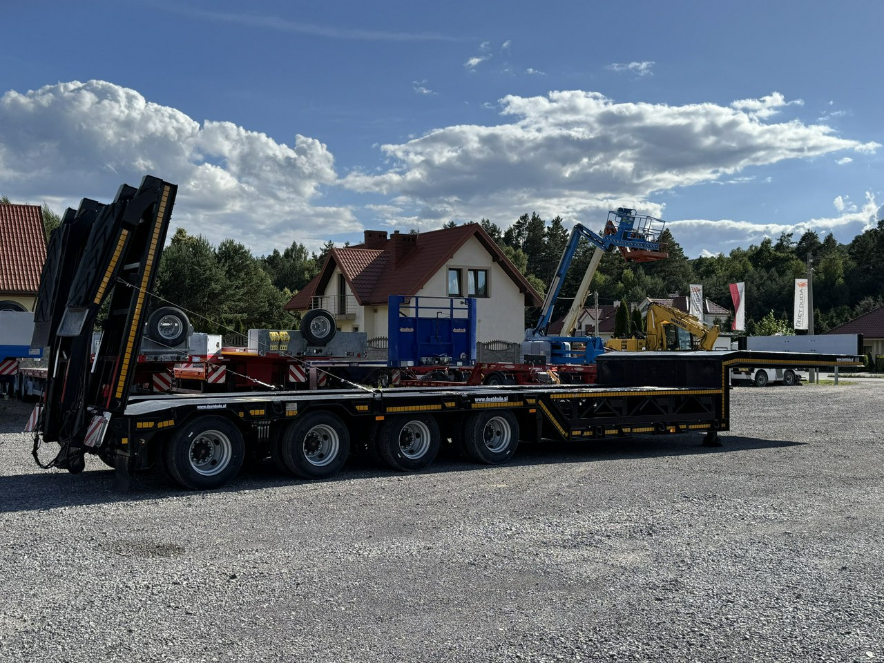 Bodex 4 osiowa NN4J Niskopodwoziówka Niskopodwozie Nowe Opony - Полуприколка за низок утовар: слика 3 Bodex 4 osiowa NN4J Niskopodwoziówka Niskopodwozie Nowe Opony - Полуприколка за низок утовар: слика 3