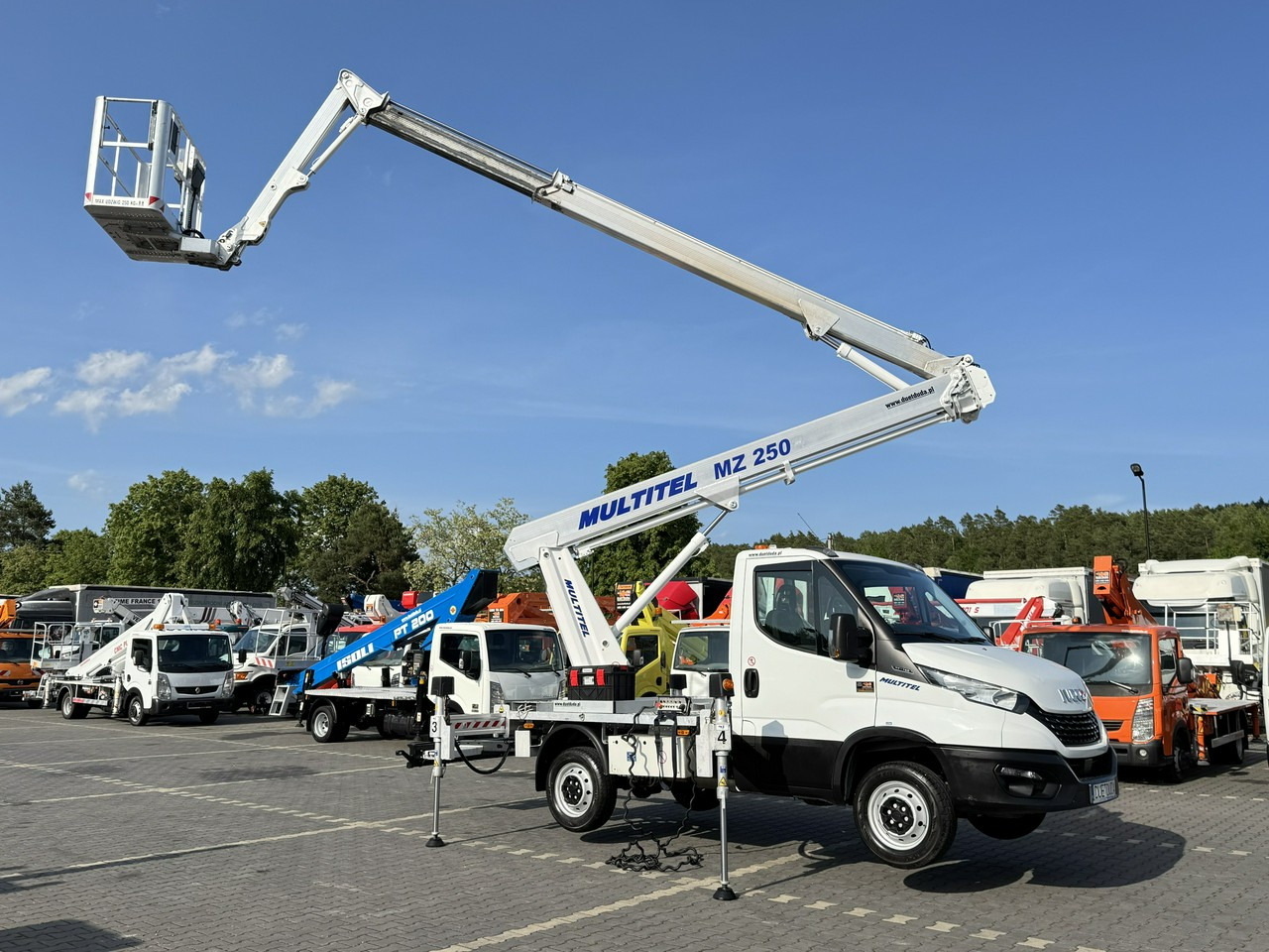 Iveco Daily 35S14 - Камион со подигачка кошница: слика 1 Iveco Daily 35S14 - Камион со подигачка кошница: слика 1