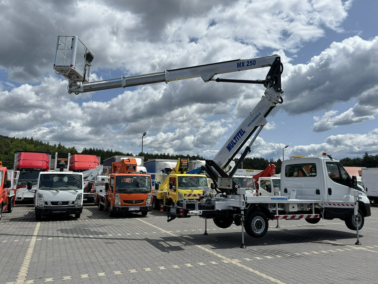 Iveco Daily 35S14 - Камион со подигачка кошница: слика 3 Iveco Daily 35S14 - Камион со подигачка кошница: слика 3