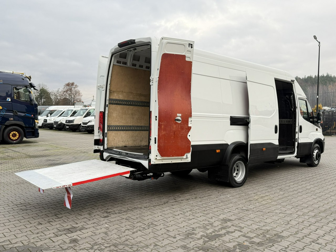 Iveco Daily 70C18 V H - Товарно комбе: слика 5 Iveco Daily 70C18 V H - Товарно комбе: слика 5